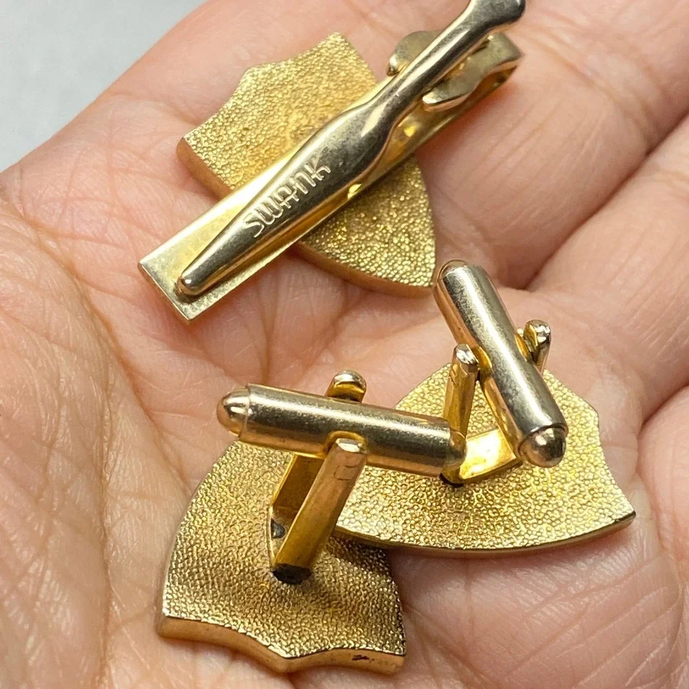 Vintage SWANK Gold Tone Fleur de Lis Old Money Cufflink Tie Bar Set Formal Wear